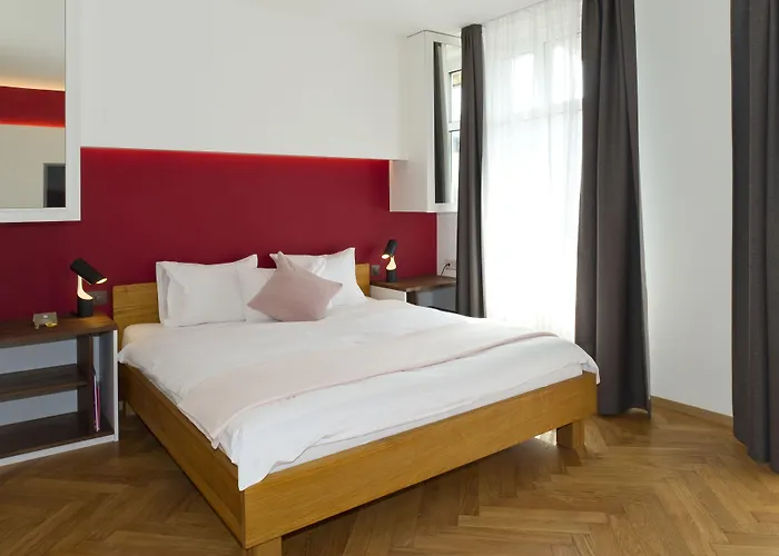 أن آي-أم أوه البوتيكي فندق 3*