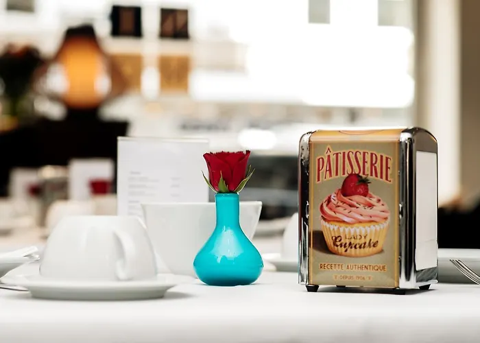 أن آي-أم أوه البوتيكي فندق 3*